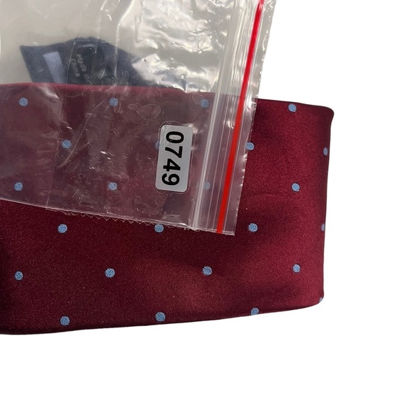 Tommy Hilfiger Men Burgundy & Periwinkle Blue Dots All Over 100% Silk Necktie - Picture 8 of 8